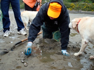 Bill Lackner, leading a clam clinic on Siletz Bay in Lincoln City Wednesday.