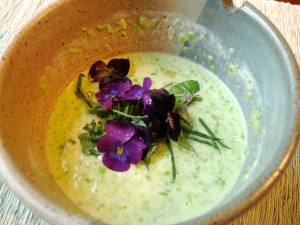 Chilled fresh pea soup